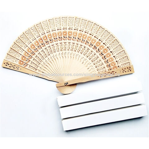 Abanico plegable de madera para bodas con embalaje opcional en 4 estilos diferentes.