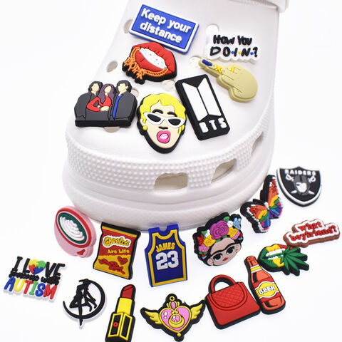 Breloques pour chaussures de sabots, jolies décorations de chaussures lumineuses en PVC avec chiffres, alphabet, dessins animés, bracelets et boucles for sale at factory direct price