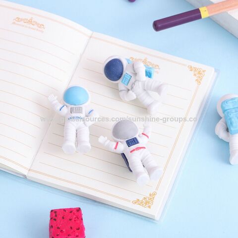 Goma de borrar creativa con forma de astronauta, premio de papelería para estudiantes, pequeño regalo práctico, regalo para actividades, goma de borrar personalizada y linda for sale at factory direct price