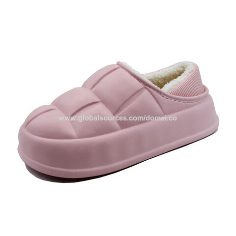 Zapatillas de felpa para interior de mujer, cálidas para el invierno - Calzado cómodo para el hogar for sale at factory direct price