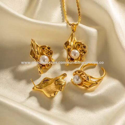 Conjunto de Joias em Aço Inoxidável Banhado a Ouro com Pérolas Naturais, Textura Irregular, Colar com Pingente de Flor, Anéis e Brincos Barrocos for sale at factory direct price