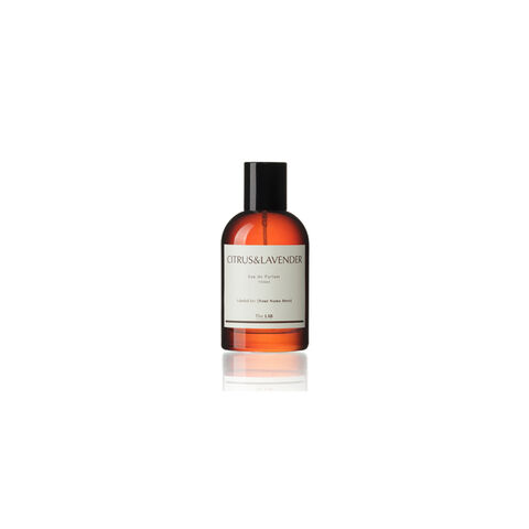Parfüm ist eine duftende Flüssigkeit, die aus ätherischen Ölen, Aromastoffen und verschiedenen Lösungsmitteln besteht und dazu dient, einen angenehmen Duft zu verleihen.