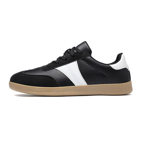 Chaussures de sport vulcanisées légères pour hommes avec dessus en toile respirante pour la tendance printemps/été en extérieur. Chaussures de sport pour hommes en gros.