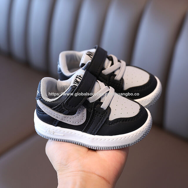 Sepatu olahraga anak-anak laki-laki dan perempuan, sepatu skateboard, model Korea musim semi dan dingin 2024, sepatu putih kecil untuk bayi dan balita for sale at factory direct price