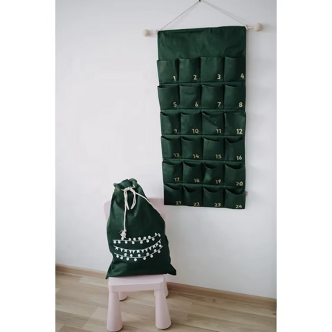 Calendario de Adviento Navideño Verde Monogramado con Diseño Personalizable para Alegría Festiva al por mayor for sale at factory direct price
