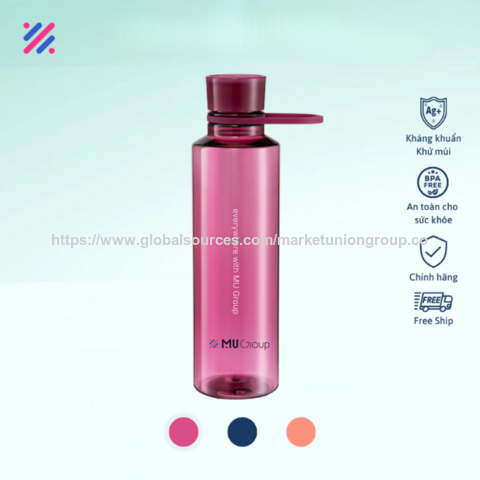 Bouteille de sport en plastique Tritan 500 ml, 700 ml, grande capacité avec sangle, logo personnalisé for sale at factory direct price