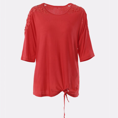 Großhandel CynoLux OEM Sommer rotes Damen T-Shirt, Tops mit Knoten vorne, halbe Ärmel, POLO farblich passendes Häkelmuster an der Schulter for sale at factory direct price