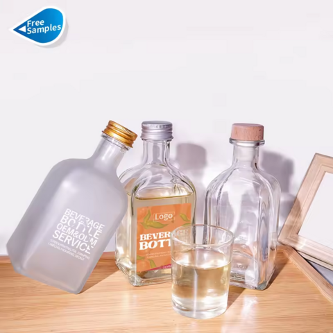Bouteille de whisky givrée transparente 250 ml 300 ml 400 ml 500 ml Bouteille en verre pour liqueur, boisson, vin de fruits, vodka, rhum, whisky, jus avec couvercle for sale at factory direct price