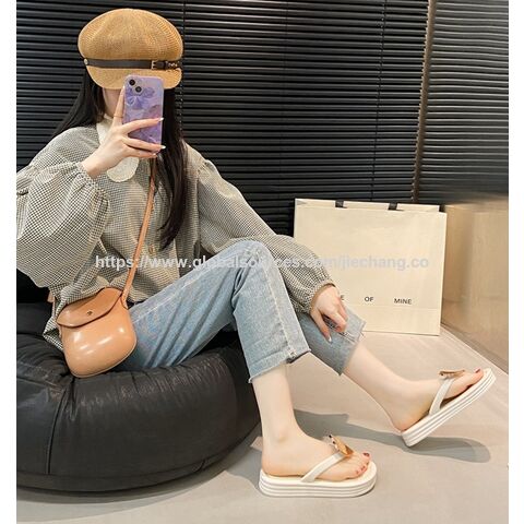Chinelos femininos com design de coração de pêssego, novos sapatos de praia ao ar livre, moda para meninas, chinelos de dedo com clipe