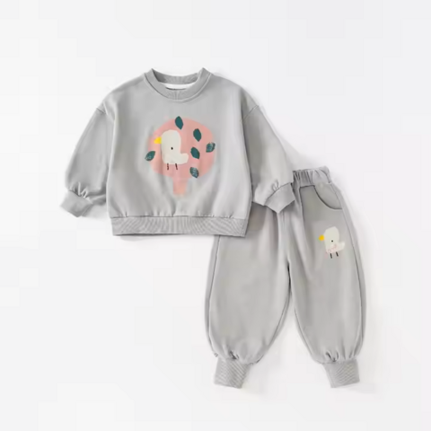 Conjunto de ropa para niños de alta calidad, 2 piezas, 82% algodón, 18% poliéster, diseño de dibujos animados, color gris, sudadera con capucha y pantalones para niño.