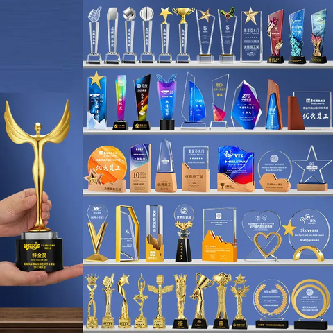 Trofeo de Cristal Personalizado con Diseño Creativo al por Mayor, Trofeo de Cristal Grabado como Regalo Empresarial de Honor