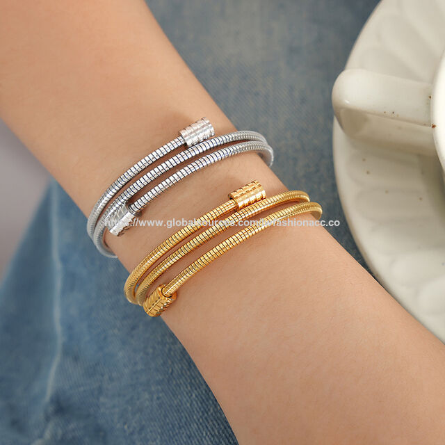 Bracelet personnalisé multi-rangs en acier titane plaqué or avec chaîne à chevrons, style minimaliste tendance, bijou polyvalent pour toutes for sale at factory direct price