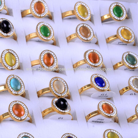 Ringe mit Strasssteinen: Modischer ovaler Edelstahlring mit Strasssteinen.