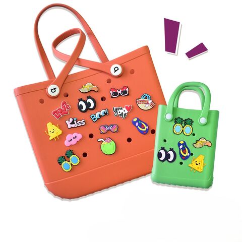 DIY Charms para Bogg Bag 100 Piezas Accesorios Letras Flores Béisbol Playa Lindos Adornos para Bolso Bogg Bolso Tote de Goma Playa for sale at factory direct price