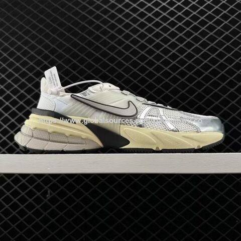 Chaussures Nike V2K Runtekk Summit White Metallic Silver - Vente en gros de la marque Nike directement de l'usine en Chine - Chaussures de sport et de course pour hommes et femmes