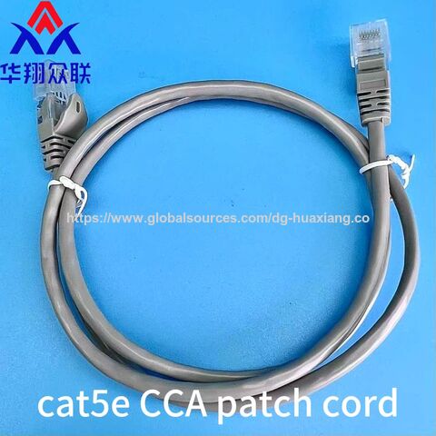 Cable de conexión Cat5e, diseño moderno y elegante. Garantiza la integridad de la señal y transmisión de alta velocidad - 1 metro de longitud. Ideal para redes empresariales.