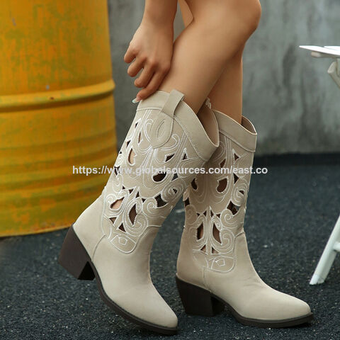 Vente en gros de sandales et bottines ajourées en daim à talons bas en bois pour femmes, bottes de cowboy occidentales brodées mi-mollet pour femmes for sale at factory direct price