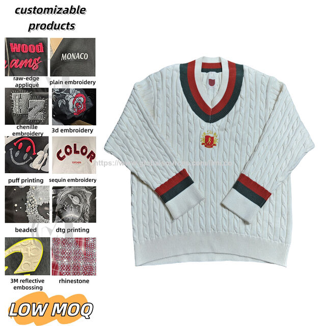Pull Homme Col V en Grosse Maille Torsadée Brodé Style Universitaire 100 % Coton Blocs de Couleurs Ourlet Côtelé Coupe Oversize Blanc for sale at factory direct price