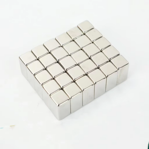 Vente en gros Aimants en Néodyme de Terres Rares N52 très demandés 3x3x3mm 10x10x10mm 5x5x5mm Aimant Cube Carré Matériau de Construction Solide