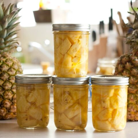 Ananas in Dosen von Premium-Qualität in großen Mengen verfügbar, saftige Scheiben hygienisch verpackt zum besten Fabrikpreis. for sale at factory direct price