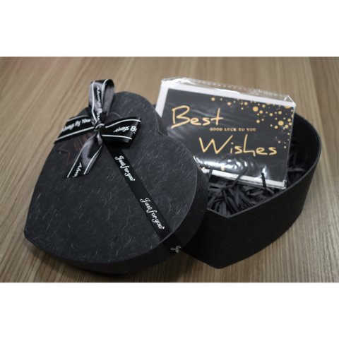 Boîte Cadeau Saint-Valentin Moderne avec Base et Couvercle en Forme de Cœur Noir, Remplissage en Raphia et Nœud Décoratif