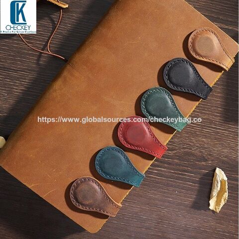 علامات كتب مغناطيسية جلدية مخصصة مع شعار محفور ومنقوش - مثالية كهدايا للشركات for sale at factory direct price