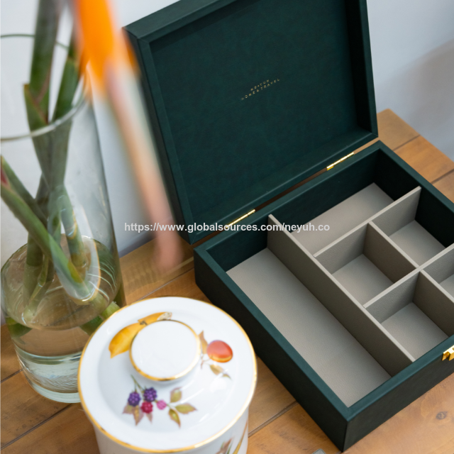 Caja organizadora y arcón de cuero artesanal para té y café con tapa lisa para minibar y esquinas decorativas para servir