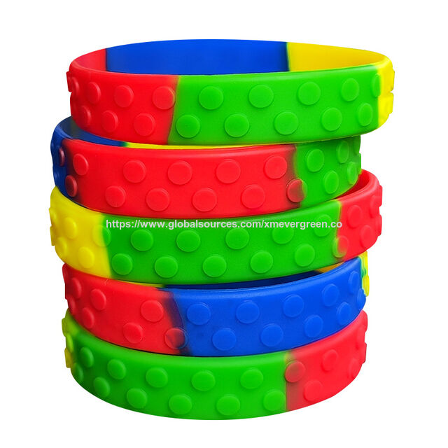 Silikon-Armband mit Bausteinen für Kinder - Austauschbares Spielzeug-Armband mit Ziegelsteinen, bunte Partygeschenke, Geburtstagsgeschenk for sale at factory direct price