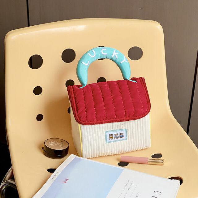 Trousse de maquillage en forme de maison de dessin animé, sac de rangement portable, trousse de toilette épaisse et de grande capacité, sac de rangement souple à main for sale at factory direct price