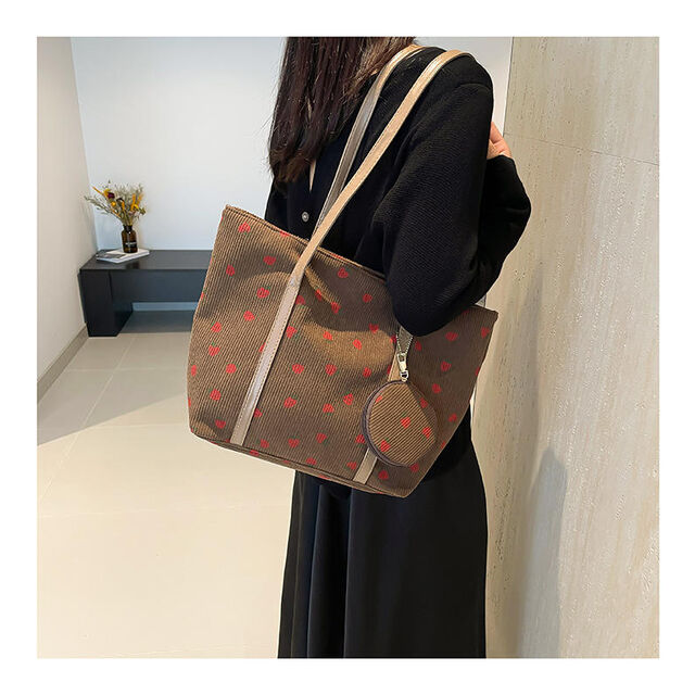 Bolso de hombro de pana de estilo coreano, informal y de gran capacidad con cierre de cremallera, diseño de fresa a la moda, bolsa de compras reutilizable for sale at factory direct price