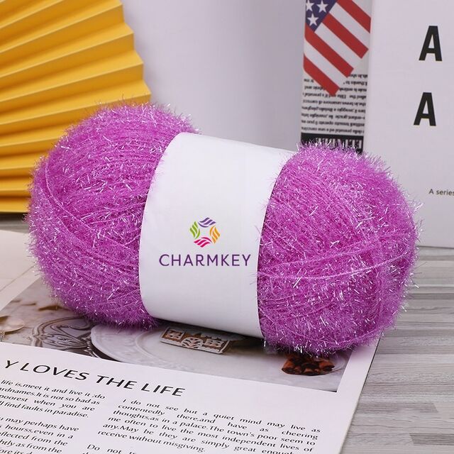 Charmkey Hilo en stock de gran venta 100% poliéster, hilo elegante y esponjoso para tejer a mano for sale at factory direct price