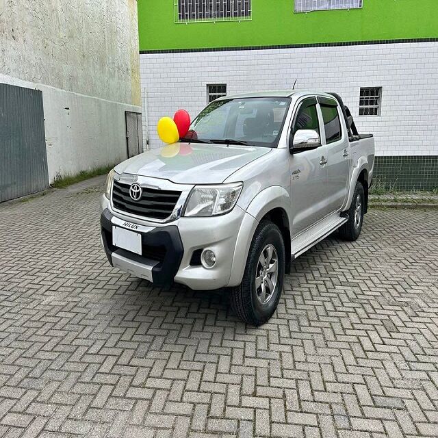Toyota Hilux diesel 4x4 d'occasion et neuve dans Voitures neuves Voitures d'occasion à vendre
