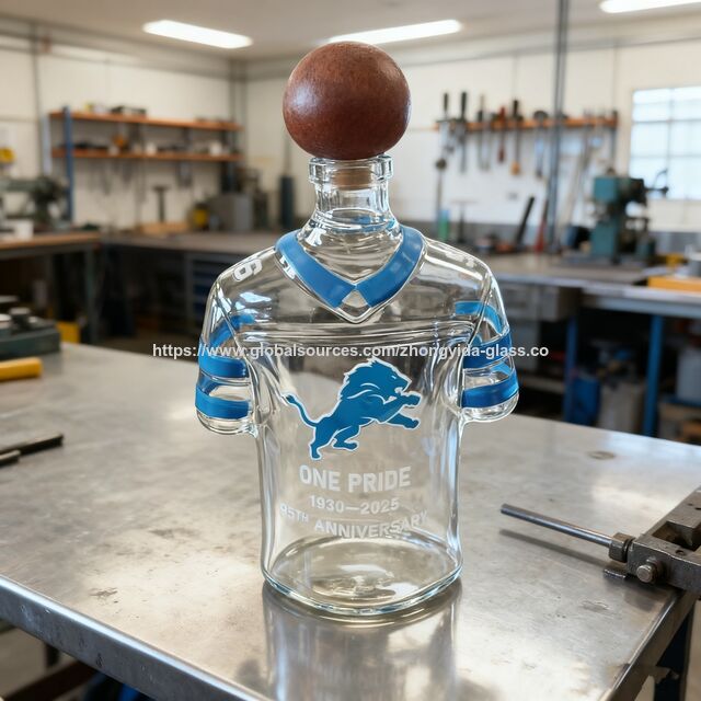 Botol Anggur Kaca Transparan Ramah Lingkungan Desain Modern Tema Sepak Bola NFL Detroit Lions Buffalo Bills, Kerajinan Tiup, 301-400ml for sale at factory direct price