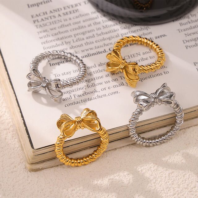 Ring im modischen Schleifendesign, einfache Geometrie, Kringel-Ring, vielseitiger Fingerring aus Edelstahl, vergoldet