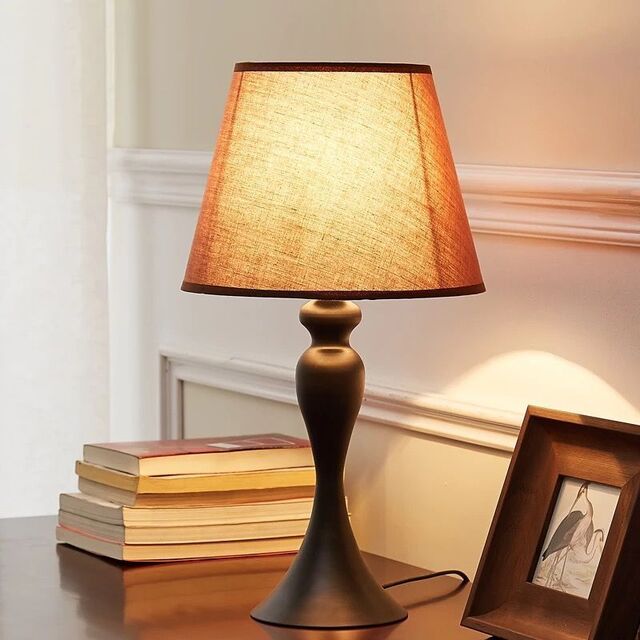 Lámpara de mesa retro al por mayor, lámpara de noche para dormitorio de hotel, lámpara LED de escritorio para oficina y estudio, protección ocular, atenuación, luz nocturna for sale at factory direct price
