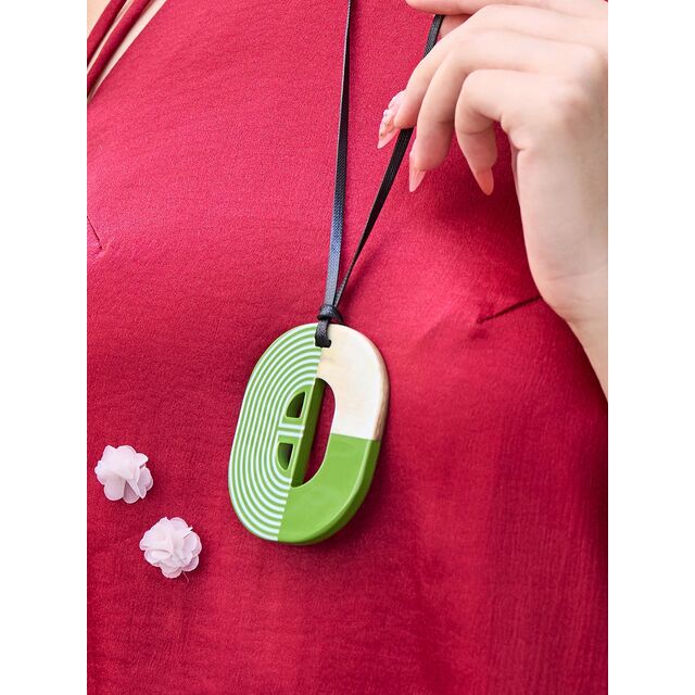 Pendentifs en laque artisanaux du Vietnam, forme personnalisable, breloques en corne pour fêtes de mariage, accessoires de mode en vente chaude