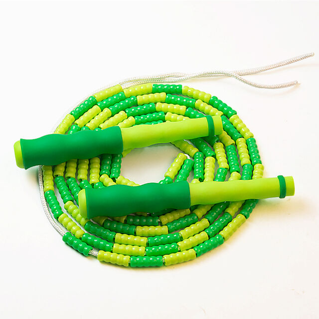 Buntes und gemustertes, weiches Springseil mit Bambusgelenkperlen for sale at factory direct price