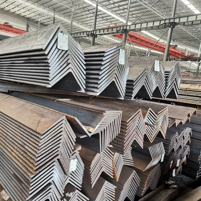 Q235 ASTM A36 EN10025 Verzinkte gleichschenklige und ungleichschenklige Winkelstähle L-Profil 25x25 50x50 für Industriebau, Biegen, Schweißen