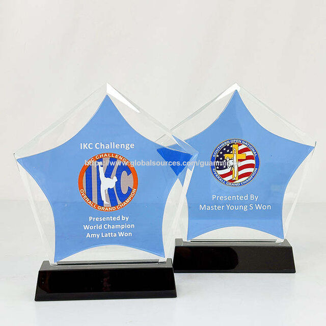 Plaque trophée souvenir en verre cristal optique étoile bleue transparente de haute qualité personnalisée avec base noire for sale at factory direct price