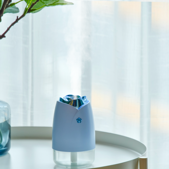 Humidificateur USB Portable en Forme de Rose avec un Design Tendance, Idéal pour l'Hydratation de l'Air à la Maison et au Bureau Pendant la Saison Hivernale for sale at factory direct price