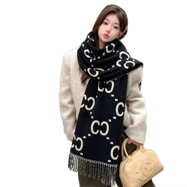 Bufanda de Otoño-Invierno 2025 Nueva, de Alta Calidad y en Stock para Mujer. Nuevo Estilo Otoño-Invierno con un Toque de Sofisticación. Letra Cc De for sale at factory direct price
