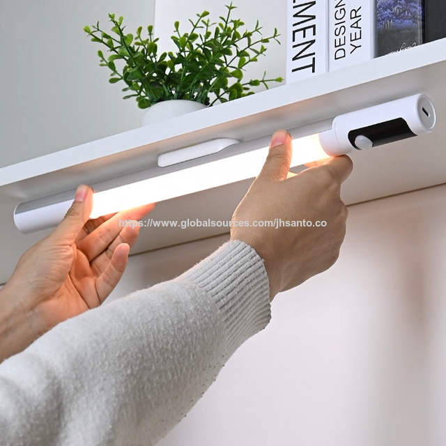 مصباح خزانة LED جديد قابل لإعادة الشحن مع مستشعر حركة وشاشة رقمية لعداد المطبخ وخزانة الملابس for sale at factory direct price