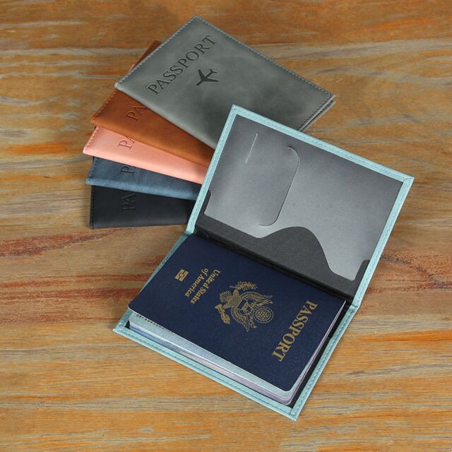 Nouvelle couverture de protection de passeport populaire, clip de passeport en PU, clip de billet en stock, vente en gros, couverture de protection simple et à la mode
