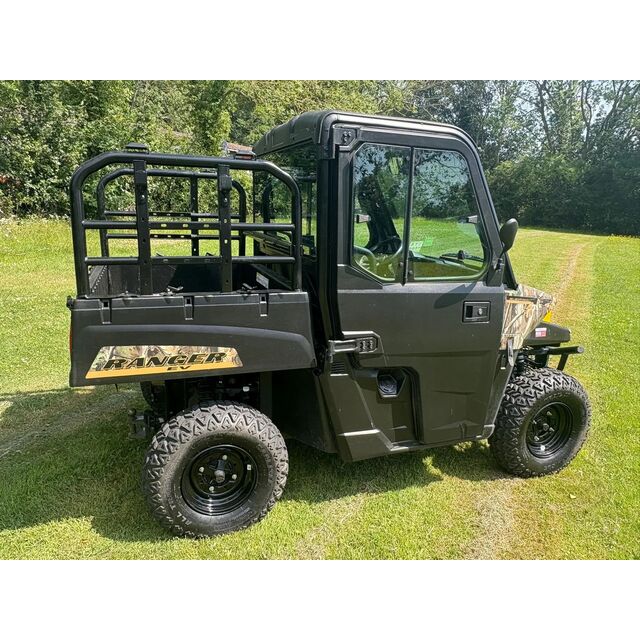 Hochwertiges Polaris Ranger Nutzfahrzeug, gebaut für anspruchsvolles Gelände mit Komfort und Geschwindigkeit. Jetzt kaufen für schnelle Lieferung.