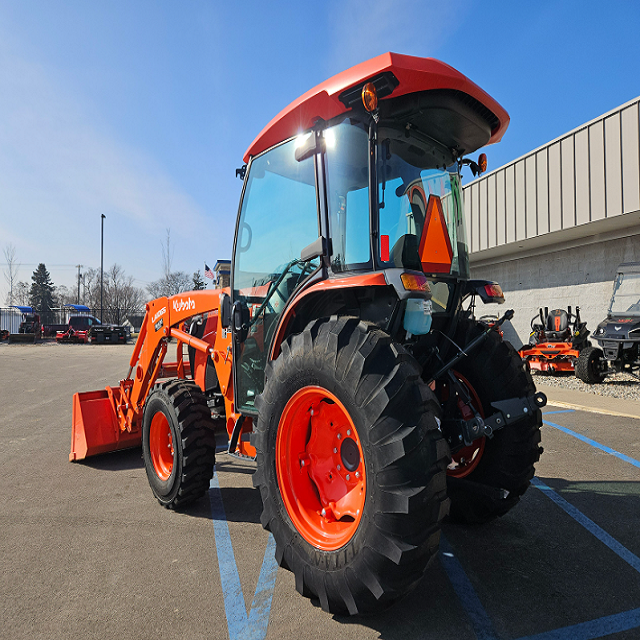Neuer Kubota Traktor 25 PS 30 PS 35 PS 40 PS mit Frontlader - Kompakttraktoren zu verkaufen