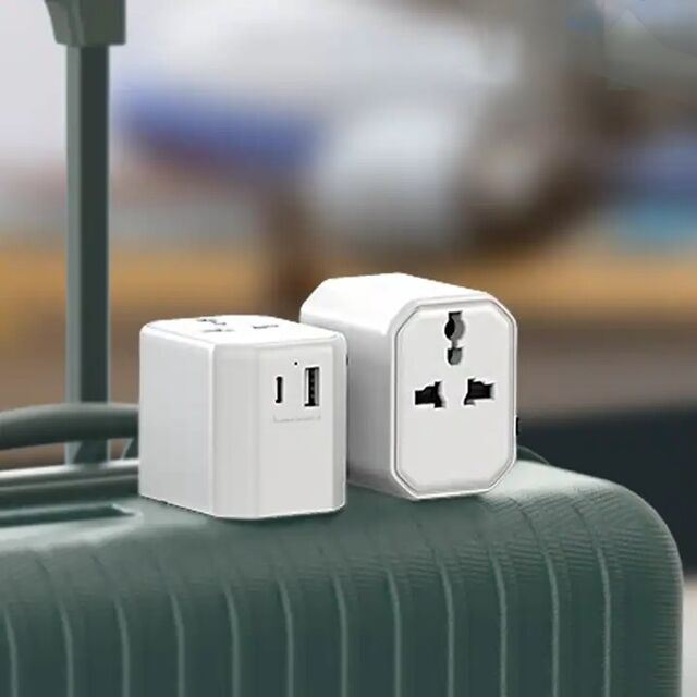 Universal-Reiseadapter mit individuellem Logo, 10,5W USB Typ-C Ladefunktion, internationaler Reisestecker für Handy und Tablet for sale at factory direct price