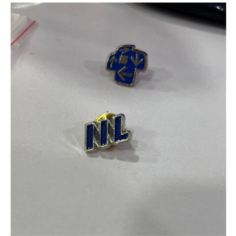Pins en métal avec logo personnalisé de haute qualité for sale at factory direct price