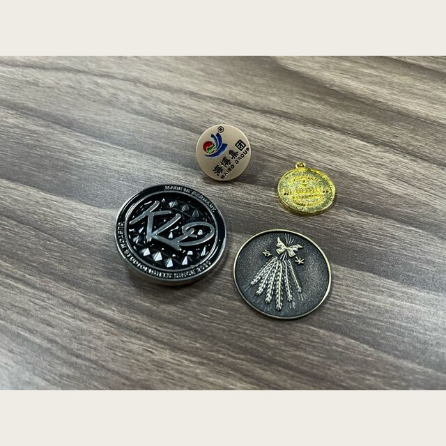 Fabrikpreis Benutzerdefiniertes Metall-Emblem & Anstecknadeln, Ihr eigenes Design