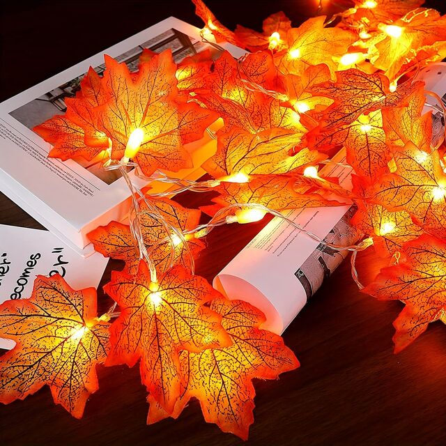 Guirlandes Lumineuses de Feuilles d'Érable Rouge à Piles en Gros - Décoration Intérieure Chaleureuse pour Salon, Chambre et Périodes de Fêtes for sale at factory direct price