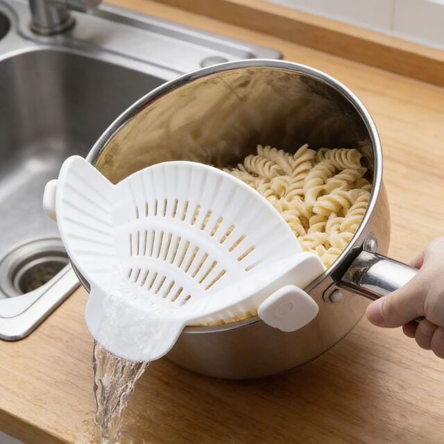 High Quality Large Kitchen Strainer Fruit and Vegetable Filter Basket Foldable Colander with Retractable Handle for sale at factory direct price